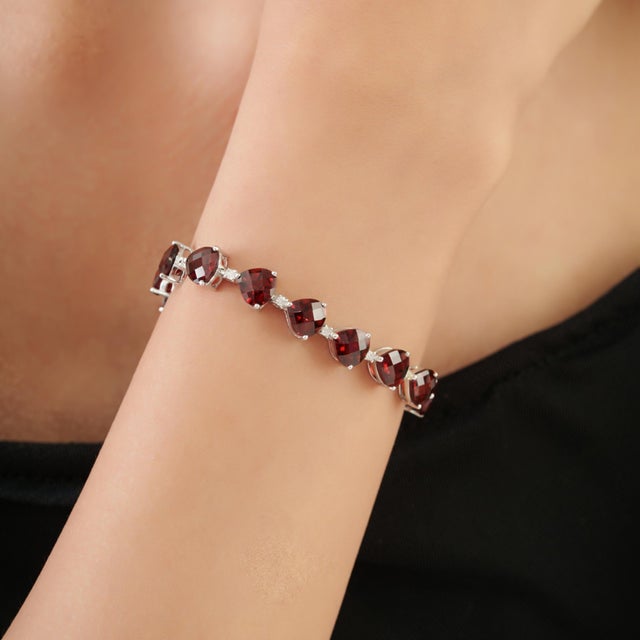 26.55 Ct Natural Red Garnet Statement Tennis Bracelet With Diamonds - Anniversary Gift For Sale - Image 4 of 14