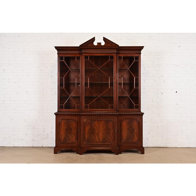 Baker Furniture Historic Charleston Georgian Flame Mahogany Lighted Breakfront Bookcase Cabinet For Sale - Image 16 of 16