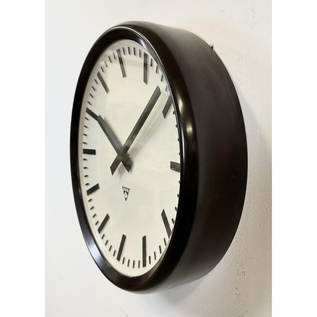 1960s Large Industrial Bakelite Factory Wall Clock from Pragotron, 1960s For Sale - Image 5 of 16