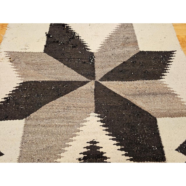 Off-white Vintage Native American Navajo Rug, Handwoven Wool, Medallion Pattern, 3x5 For Sale - Image 8 of 13