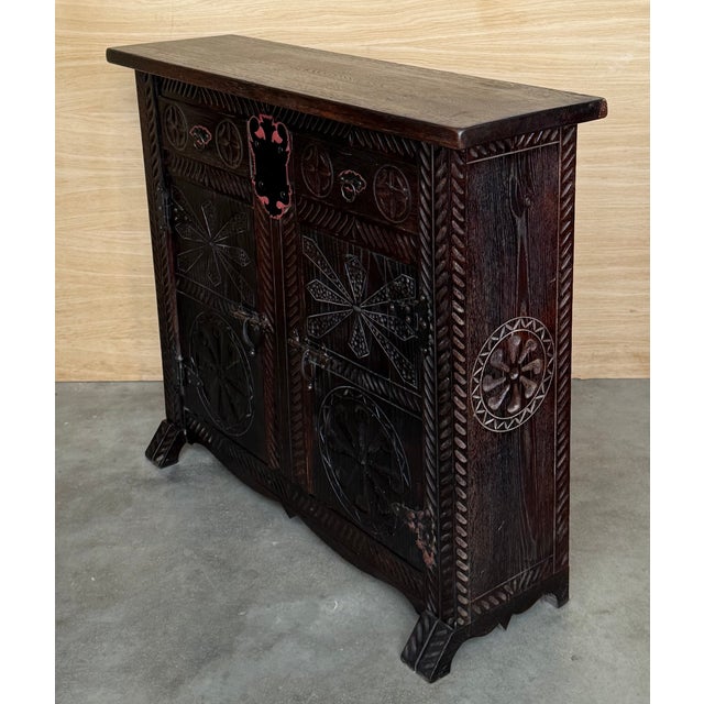 1900 - 1909 20th Spanish Baroque Carved Walnut Tuscan Two Drawers Credenza or Buffet For Sale - Image 5 of 10