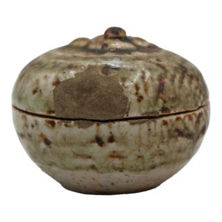 15th Century Thai Sawankhalok Small Stoneware Persimmon Shaped Box For Sale