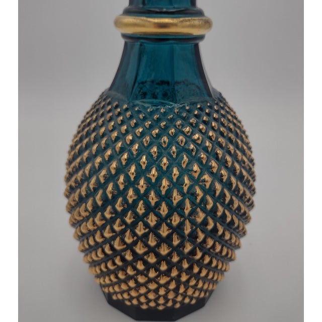 Mid-Century Norleans Italian Empoli-Style Glass Decanter With Gold Accents For Sale - Image 4 of 9