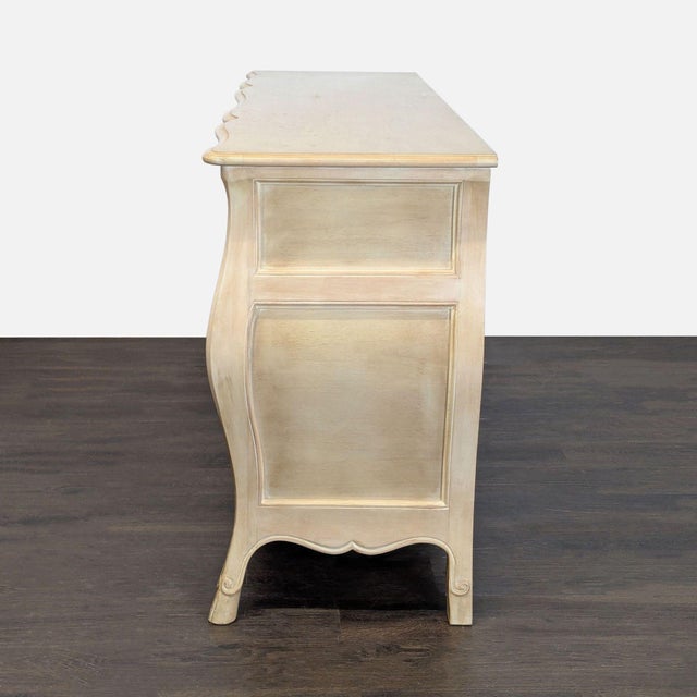 Henredon Vintage Henredon French Provincial 9-Drawer Dresser For Sale - Image 4 of 11