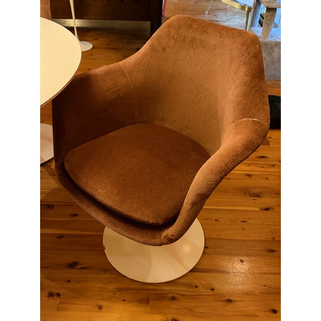 Metal Vintage Mid Century Eero Saarinen for Knoll Tulip Dining Table and 4 Swivel Chairs For Sale - Image 7 of 10