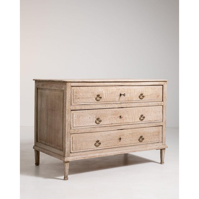 Early 19th Century France Weathered Whitewash Cerused Oak Chest Of Drawers For Sale - Image 9 of 11