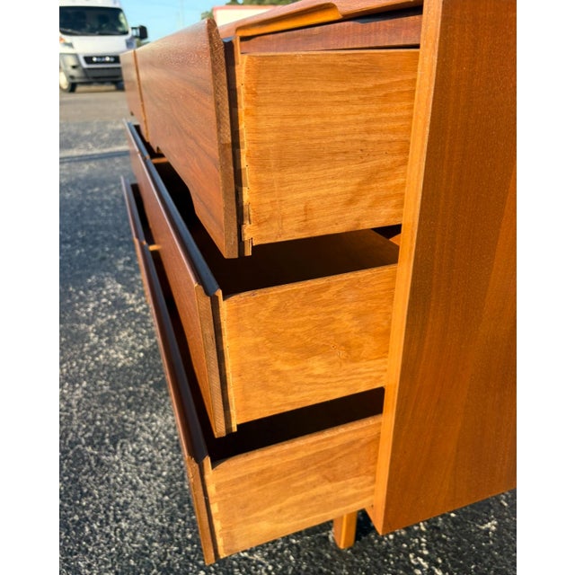 Stanley Furniture Mid 20th Century Fully-Refinished Mid Century Stanley Sixer For Sale - Image 4 of 8