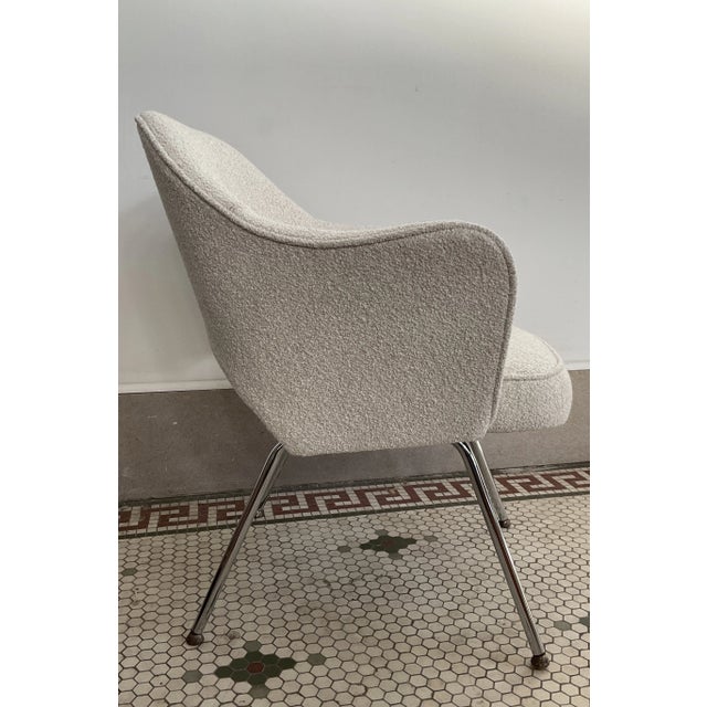 A fresh little number for a classic! A vintage Saarinen attributed Executive lounge chair in a great boucle. And so comfy!...
