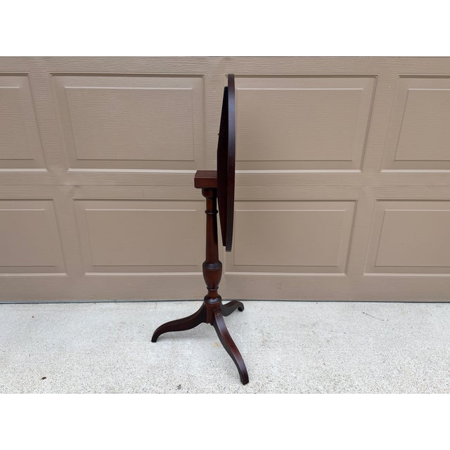 1938 American Museum Collection Federal Mahogany Tilt-Top Table With Eagle Inlay For Sale - Image 13 of 17