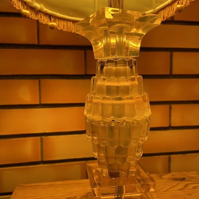 Mid-Century Modern Geometric Amber Acrylic Glass Table Lamp with Hollywood Regency Lampshade, 1960s For Sale - Image 10 of 18
