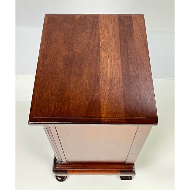 Vintage Continental Furniture Co. Queen Anne Style Mahogany 4-Drawer Bedside Chest For Sale - Image 9 of 16