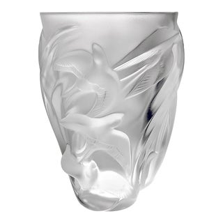 1930s Lalique Crystal Martinets Pattern Depicting Birds in Flight Vase For Sale