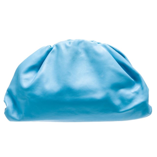 2010s 2019 Bottega Veneta Pouch Oversized Large Turquoise Blue Calfskin Leather For Sale - Image 5 of 16