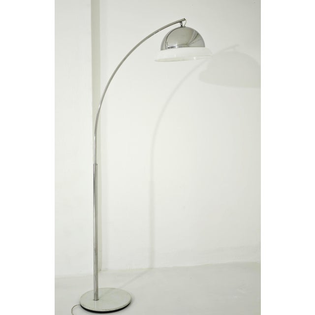 Mid-Century Modern Italian Chromed Brass and Acrylic Glass Arch Floor Lamp, 1970s For Sale - Image 6 of 18