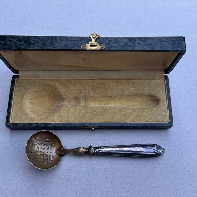 Neoclassical 1840s French .950 Silver & Vermeil Pierced Sugar Sifter Spoon by Charles-Antoine-Armand Lenglet For Sale - Image 3 of 10