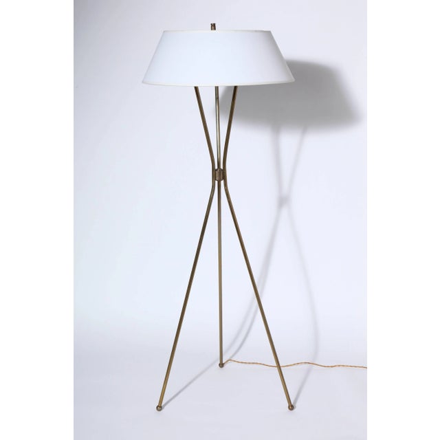 Mid-Century Modern Gerald Thurston for Lightolier Brass Tripod Floor Lamp, 1950s For Sale - Image 3 of 7