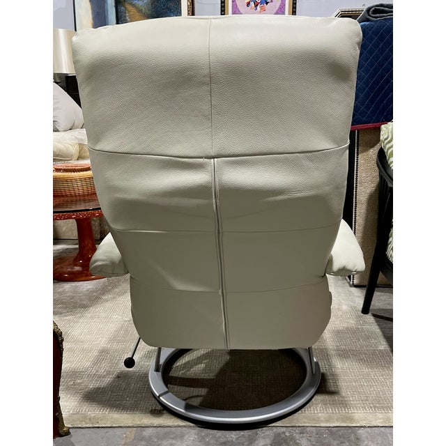 Percival Lafer 1970s Lafer Kiri Recliner. White Leather For Sale - Image 4 of 14