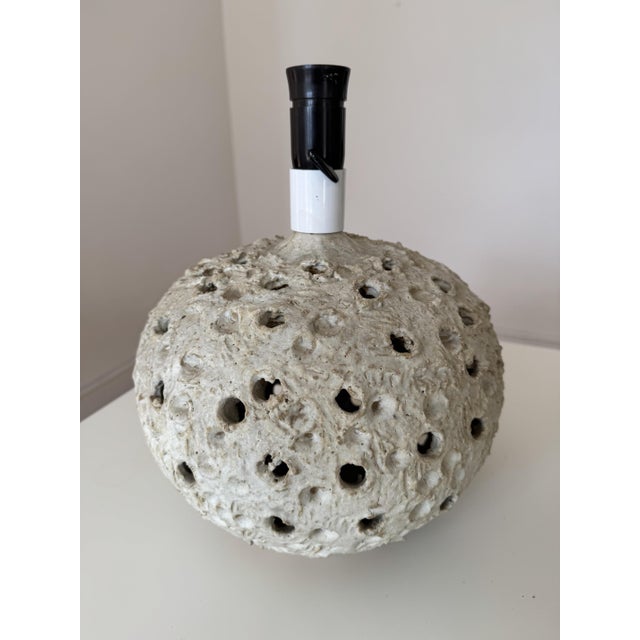 Very large, ballshaped danish ceramic table lamp in the style of Sejer, signed but not identified artist. matt off white...