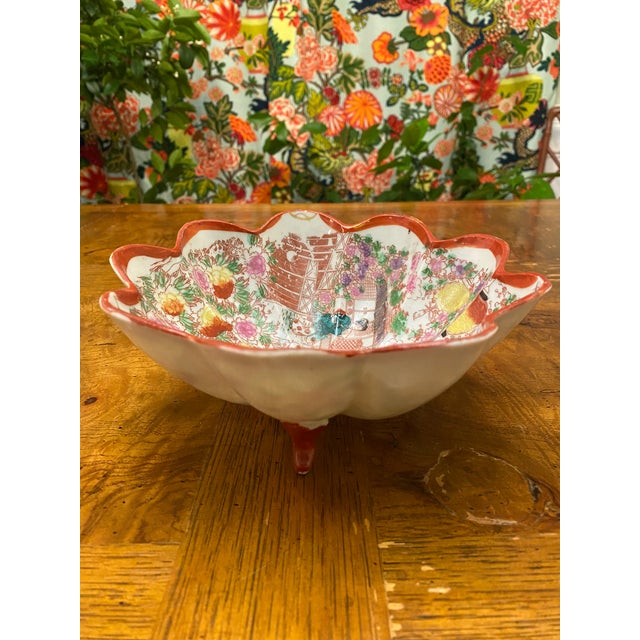 Chinoiserie Vintage 1940s Hand Painted Scalloped Bowl Made in Occupied Japan For Sale - Image 3 of 9
