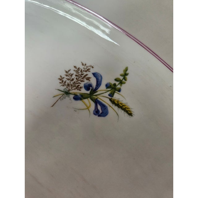 Early 19th Century Old Paris Platter Decorated With Wildflowers and a Raspberry Pink Border For Sale In Philadelphia - Image 6 of 7