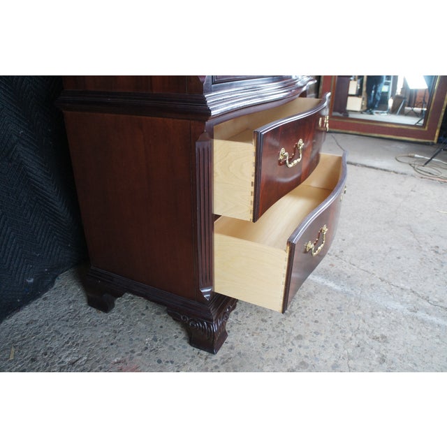 1990s Thomasville 18th Century Flame Mahogany Bow Front Clothing Armoire Linen Press For Sale - Image 6 of 16