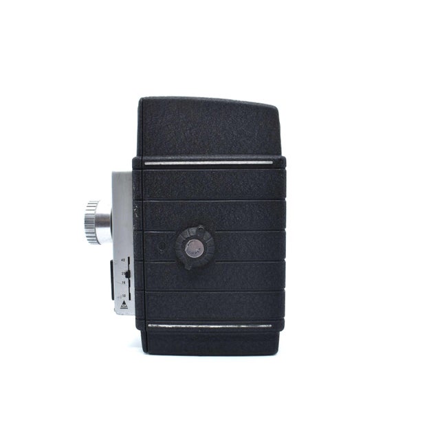Mid 20th Century Vintage Bell & Howell Electric Eye 8mm Movie Camera Model Bj Serial Usa For Sale - Image 5 of 9