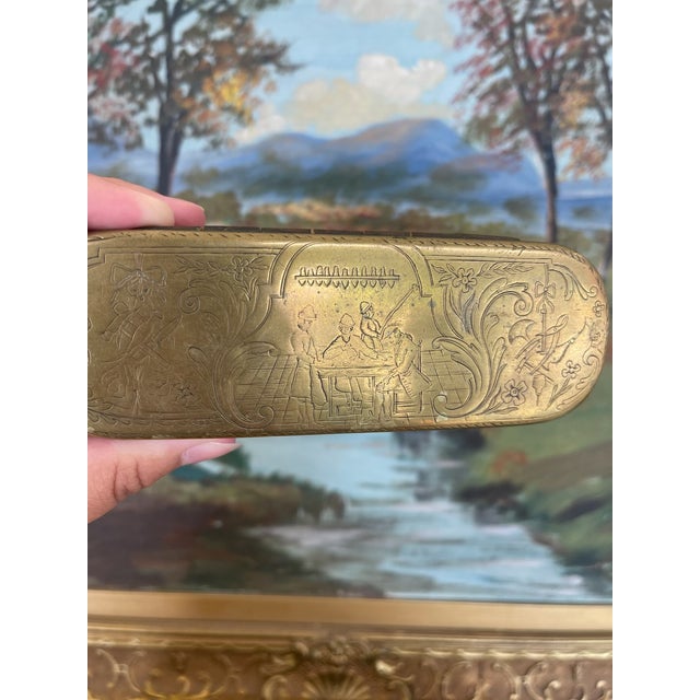 Copper 19th Century Possibly Dutch Brass and Copper Toned Snuff Box With Figural Tavern Scene and "T Is Niet Anders" Inscription. For Sale - Image 8 of 10