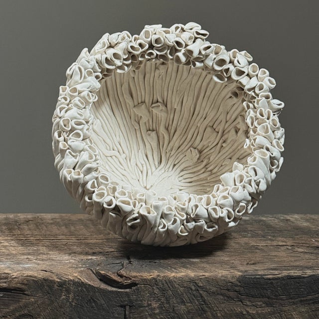 1970s Vintage Surrealist Biomorphic Anemone Glazed White Ceramic Vase by Hannelore Fasciszewski (German, 1928–2024), Signed For Sale - Image 5 of 11