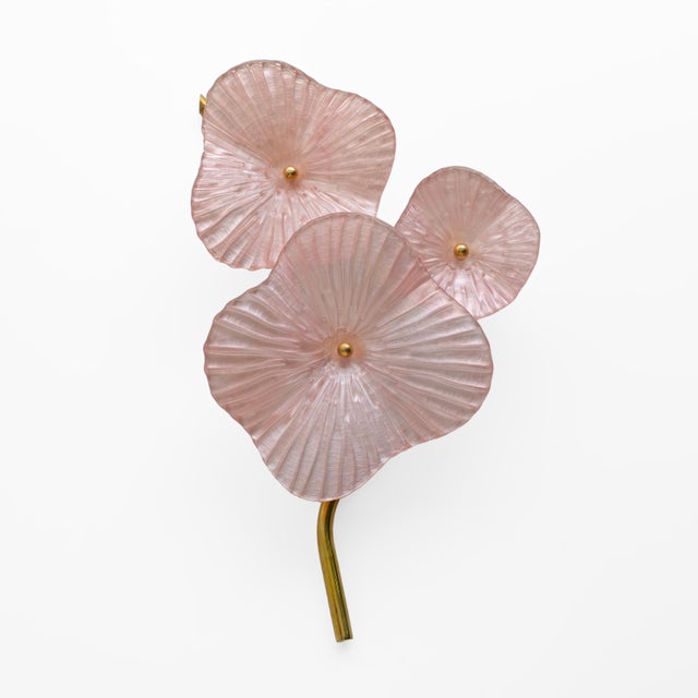 Each single leaf is handcrafted with high quality Murano blown glass; that's why each leaf is slightly different from the...