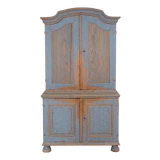 Early 19th Century Rococo Cabinet with Reeded Top Doors For Sale