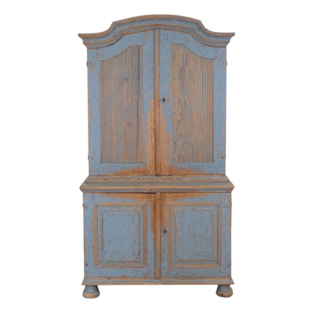 Early 19th Century Rococo Cabinet with Reeded Top Doors For Sale
