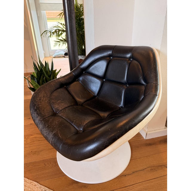1970s Italian Space Age Fiberglass and Leather Lounge Chair, 1970s For Sale - Image 5 of 11