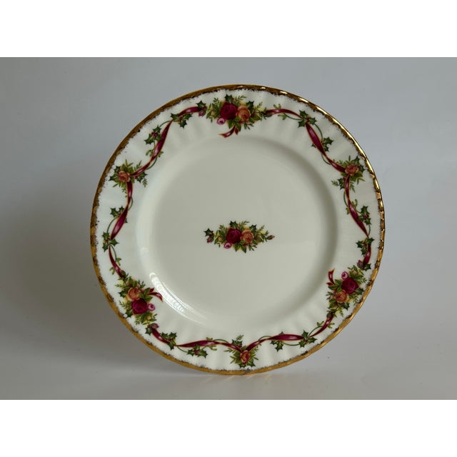 English 1990s 8pcs Royal Albert Old Country Roses Holiday Ribbons Salad or Dessert Plates For Sale - Image 3 of 6