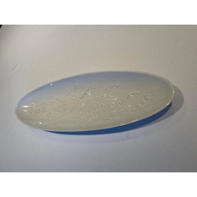 This vintage 1950's large oval serving dish by Whittier Pottery Company is beautifully preserved and ready to use. This...