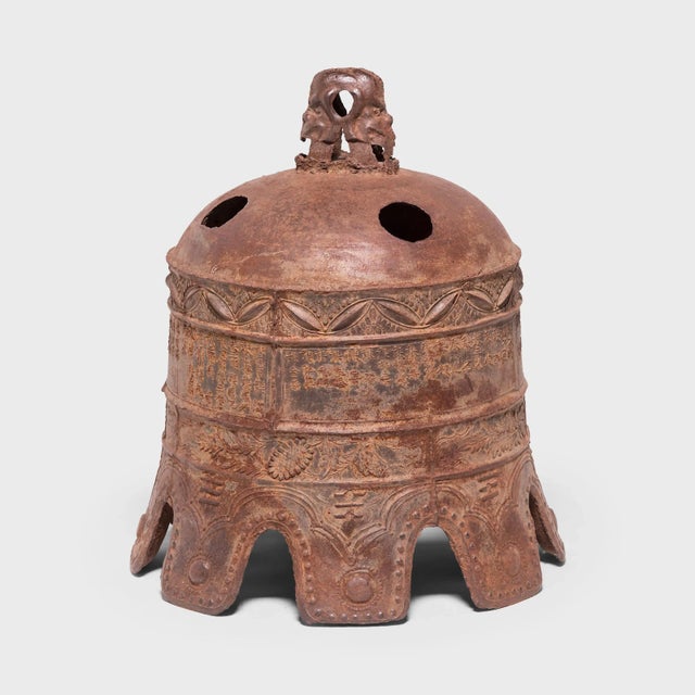 17th Century 17th Century Grand Wanli Iron Bell For Sale - Image 5 of 7
