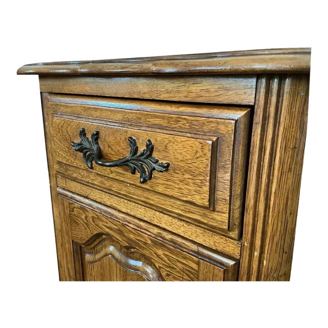 1960s Thomasville French Provincial Walnut Sideboard Buffet Credenza With Brass Hardware For Sale