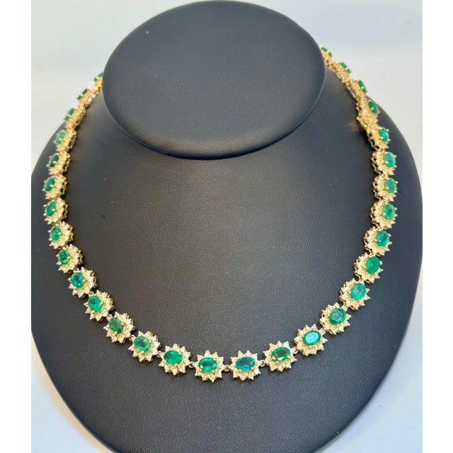 2010s 35 Ct Oval Shape Natural Zambian Emerald & 20 Carat Diamond Necklace , 17 Inch For Sale - Image 5 of 18