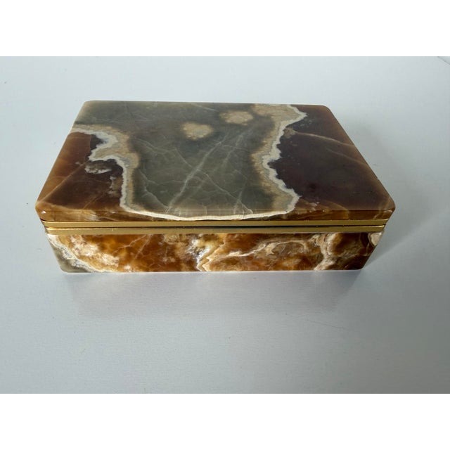 Hollywood Regency 1960’s Italian Vintage Agate Stone Jewelry Box With Gilt Brass Hardware For Sale - Image 3 of 10
