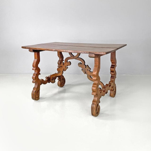 Italian antique wooden fratino table with decorated legs, 1700s Refectory fratino table with rectangular top. It has four...