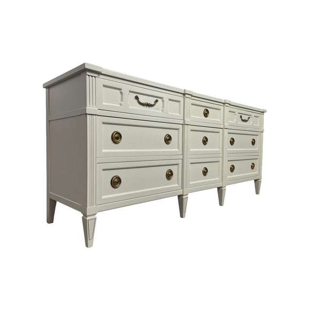 American of Martinsville Vintage American of Martinsville Off-White Lacquered Triple Dresser With Original Brass Hardware For Sale - Image 4 of 17