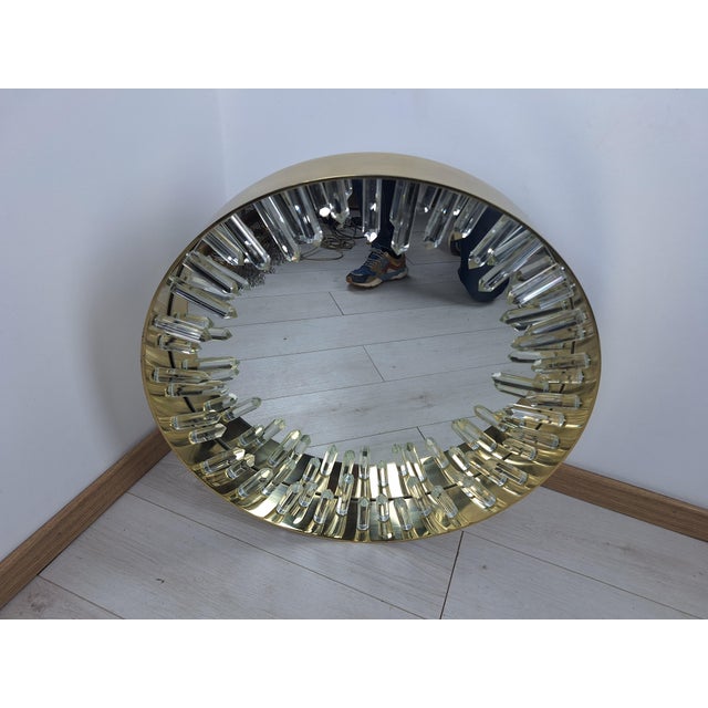 Round Mirror in Brass-Plated Iron with Diamond-Cut Glass Stalactites and Magnet For Sale - Image 14 of 18