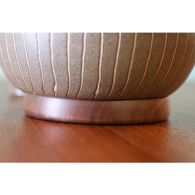 Gordon & Jane Martz 1960s Gordon and Jane Martz M200 Lamp for Marshall Studios Matte Brown Incised Decorations 25.5" For Sale - Image 4 of 8