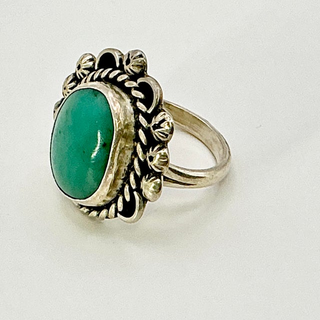 1970s Vintage Southwestern Navajo Boho Chic Sterling & Turquoise Cocktail Ring - Size 7.25 For Sale - Image 10 of 14