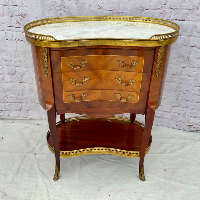 Elegant Louis XV Side Tables With Marble Tops and Brass Accents - A Pair For Sale - Image 14 of 17