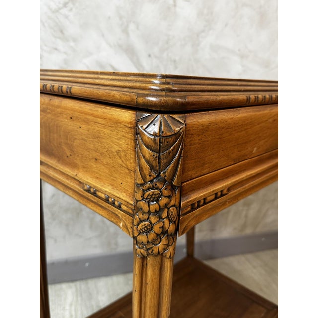 Elegant Art Nouveau walnut dressing table, dating from the early 20th century. Mounted on four slender, elegant legs, it...