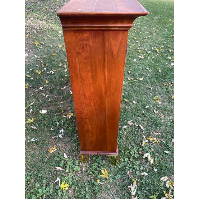 Chestnut Ethan Allen Mount Vernon Hutch Top Curio Display Wood and Glass Display Cabinet For Sale - Image 8 of 12