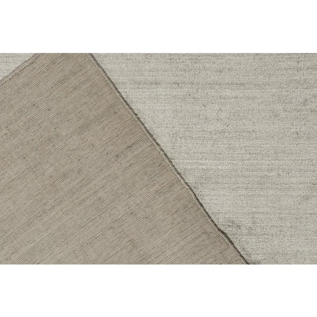 Rug & Kilim’s Plain Modern Rug in Solid Silver and Off-White Tone-on-Tone For Sale In New York - Image 6 of 6