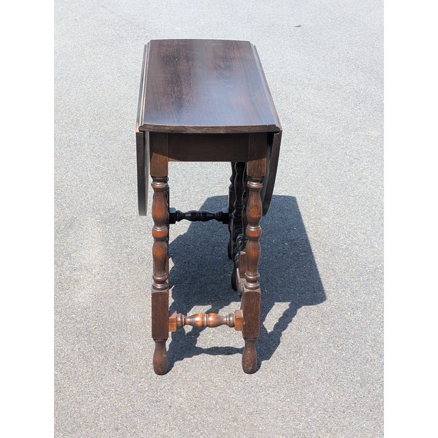 Wood Early 20th Century English Mahogany William and Mary Style Gateleg Drop-Leaf Table With Turned Legs For Sale - Image 7 of 9