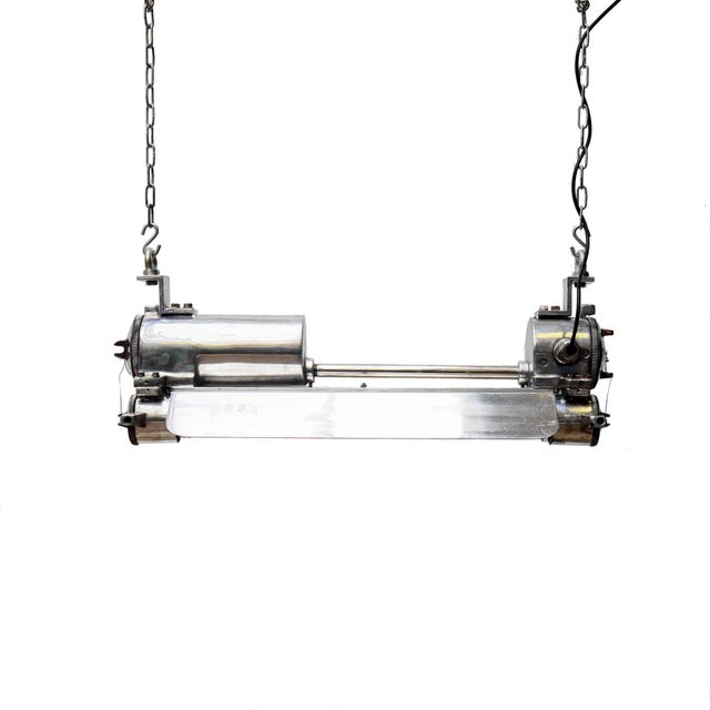 Restored explosion-proof fluorescent lamp in cast aluminum. This lamp, formerly used in industry, has been fully restored,...