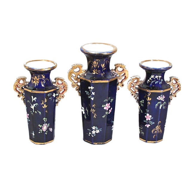 Mason's Ironstone Mazarine Blue Garniture of Three Vases, Polychrome Flowers Circa 1820–1830 For Sale In Philadelphia - Image 6 of 6